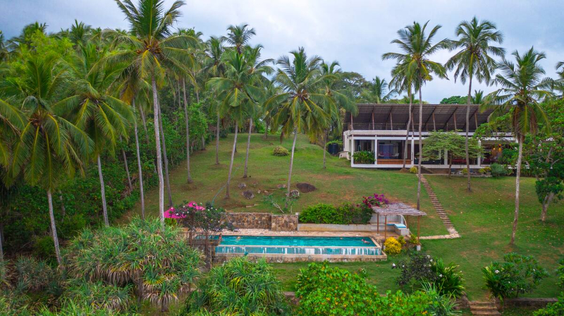 Stow House a Luxury Beachfront Villa with Pool in Tangalle, Sri Lanka